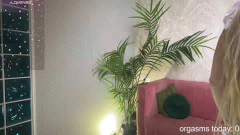 Snapshot of lili_01 chatting on January 7, 2025, 2:41 pm Lili online show from January 7, 2025, 2:41 pm