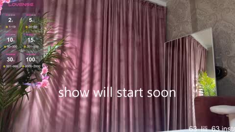 Snapshot of lili_01 chatting on November 16, 2025, 2:33 pm Lili online show from November 16, 2025, 2:33 pm