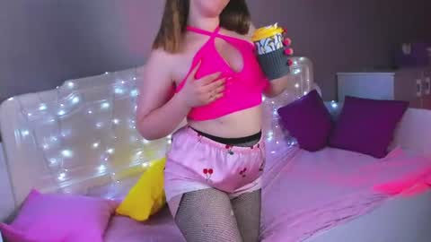 Snapshot of lili_bet0 chatting on July 21, 2026, 9:22 am Emily online show from July 21, 2026, 9:22 am