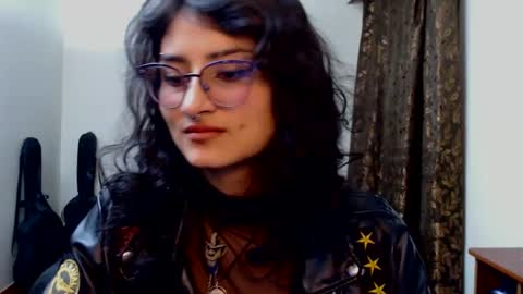 lili_clan online show from September 13, 2025, 1:05 am