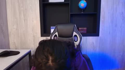 lili_clan online show from October 3, 2025, 2:47 pm