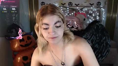 Lili online show from October 5, 2025, 9:40 am