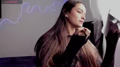 Snapshot of lili_evanss chatting on June 20, 2026, 3:37 pm lili_evanss online show from June 20, 2026, 3:37 pm