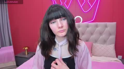 Lilli  follow me kiss online show from February 20, 2025, 9:00 am