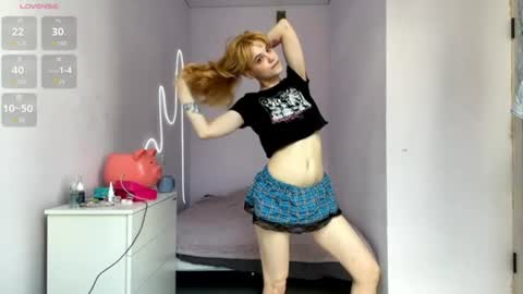 Snapshot of lili_pup chatting on July 17, 2026, 9:27 am Lili online show from July 17, 2026, 9:27 am