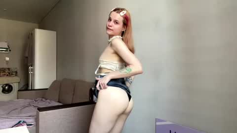 Snapshot of lili_pup chatting on August 1, 2026, 9:19 am Lili online show from August 1, 2026, 9:19 am
