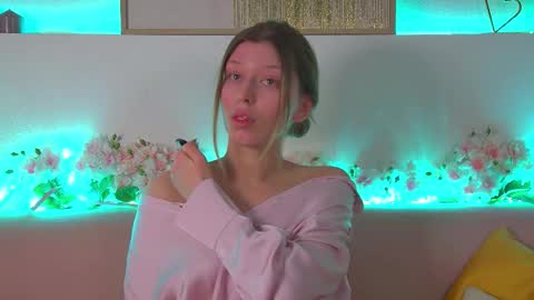 Mia online show from February 18, 2025, 6:26 am