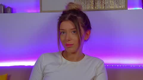 Mia online show from February 28, 2025, 9:47 am