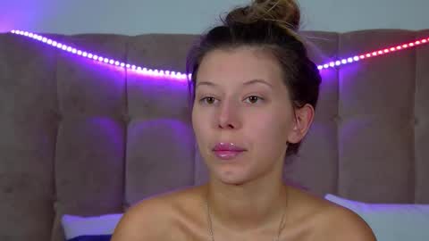 Mia online show from September 16, 2025, 6:58 am