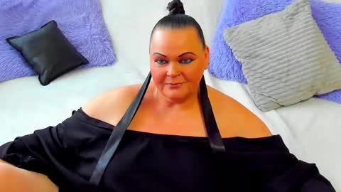 Snapshot of lilian_biegert chatting on May 12, 2026, 9:28 am Lili online show from May 12, 2026, 9:28 am