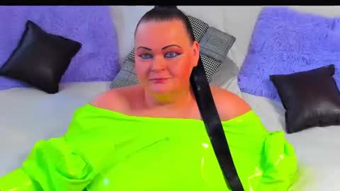 Snapshot of lilian_biegert chatting on June 10, 2026, 8:13 am Lili online show from June 10, 2026, 8:13 am