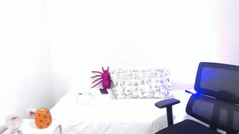 lilian online show from October 22, 2025, 8:08 pm