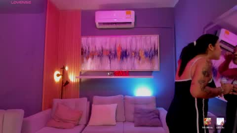 Snapshot of lilian_vergara chatting on April 29, 2026, 7:53 pm holis soy lily chang no olvides el pulgar arriba es muy importante para mi 3 independent model online show from April 29, 2026, 7:53 pm