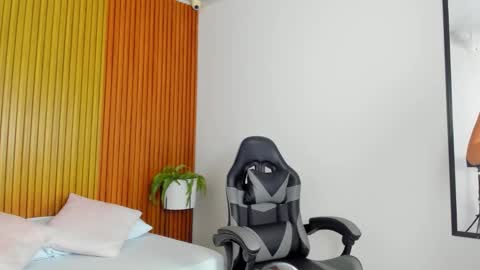 Snapshot of liliand_ chatting on December 2, 2025, 2:17 am L I L I online show from December 2, 2025, 2:17 am