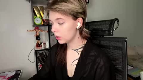 Lilian online show from May 24, 2026, 7:02 am