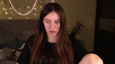 Snapshot of liliatlu chatting on October 18, 2025, 9:37 pm Lilu online show from October 18, 2025, 9:37 pm