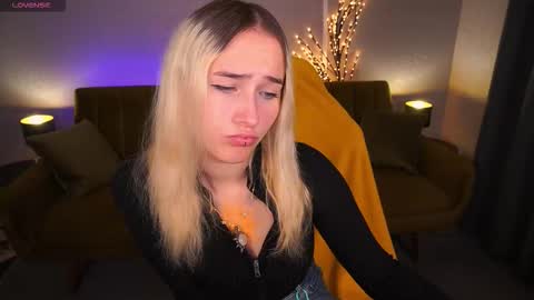 lilielfie online show from November 5, 2025, 1:44 pm