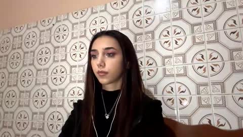 Lina online show from November 5, 2025, 10:10 pm