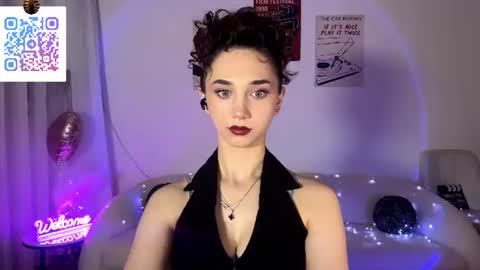 Lina online show from June 17, 2026, 10:10 pm