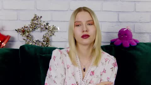 Snapshot of lililinn chatting on December 27, 2024, 11:28 am LiliLinn online show from December 27, 2024, 11:28 am