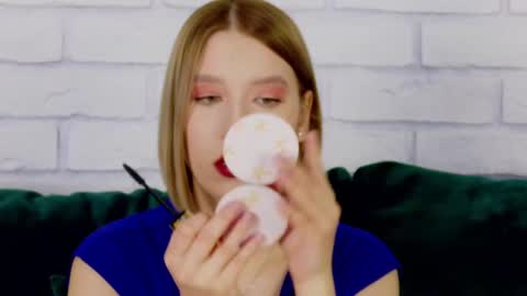 Snapshot of lililinn chatting on February 24, 2025, 6:27 am LiliLinn online show from February 24, 2025, 6:27 am