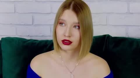 Snapshot of lililinn chatting on February 24, 2025, 12:37 pm LiliLinn online show from February 24, 2025, 12:37 pm