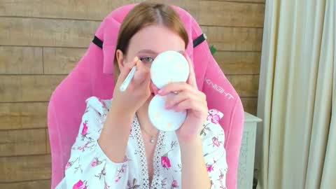 Snapshot of lililinn chatting on September 9, 2025, 5:18 am LiliLinn online show from September 9, 2025, 5:18 am