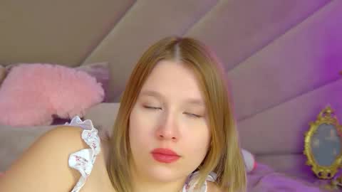 Snapshot of lililinn chatting on November 7, 2025, 8:03 am LiliLinn online show from November 7, 2025, 8:03 am