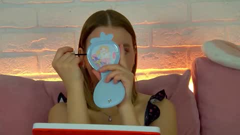 Snapshot of lililinn chatting on November 13, 2025, 5:39 am LiliLinn online show from November 13, 2025, 5:39 am