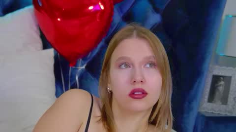 Snapshot of lililinn chatting on November 15, 2025, 5:05 am LiliLinn online show from November 15, 2025, 5:05 am