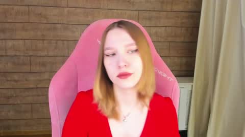 LiliLinn online show from June 5, 2026, 4:30 am