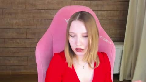 LiliLinn online show from June 5, 2026, 7:03 am