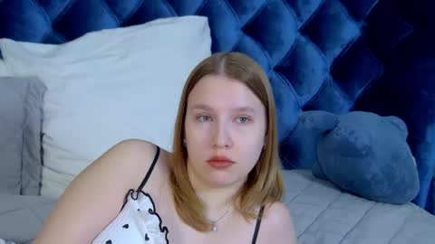 LiliLinn online show from July 17, 2026, 4:41 am