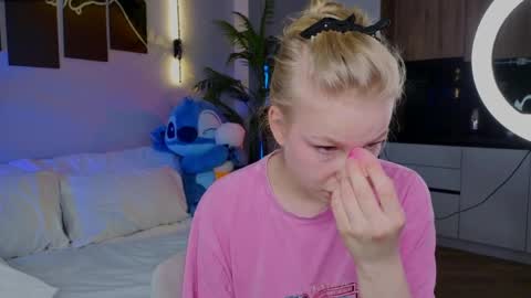 lililok101 online show from April 21, 2026, 1:53 am