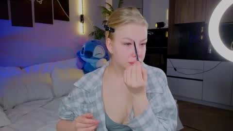 lililok101 online show from April 23, 2026, 2:35 am