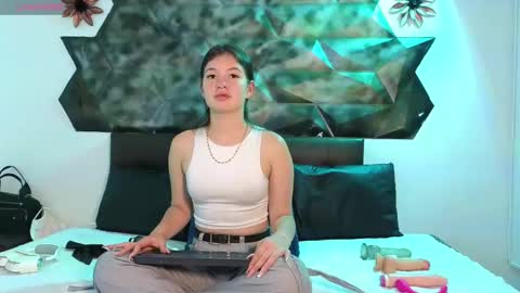 lilimini online show from January 3, 2025, 7:07 pm