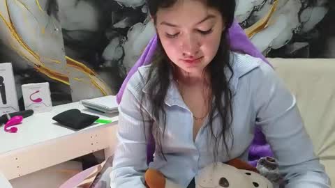 lilimini online show from February 18, 2026, 8:16 pm