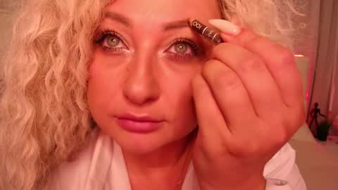 Snapshot of lilit_1love chatting on September 30, 2025, 5:18 pm Lilit online show from September 30, 2025, 5:18 pm