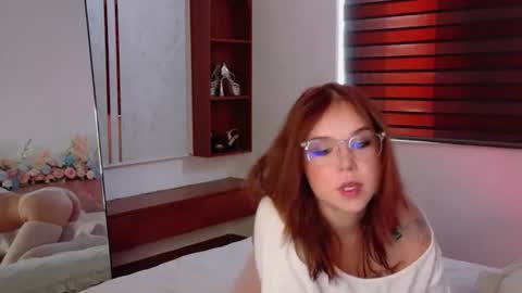 Snapshot of lilith_bonheur chatting on June 11, 2026, 12:32 am Lilith Bonheur online show from June 11, 2026, 12:32 am