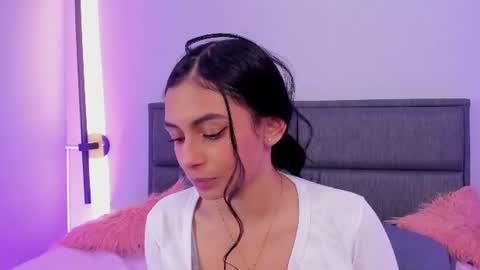 Lili petit  online show from July 28, 2026, 4:39 pm