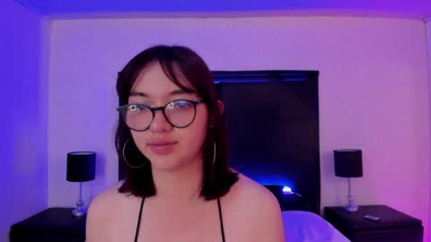 Snapshot of lilithbluum chatting on April 3, 2026, 12:47 pm LilithBluum online show from April 3, 2026, 12:47 pm