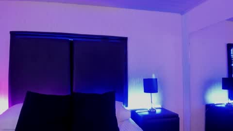 Snapshot of lilithbluum chatting on April 14, 2026, 6:58 pm LilithBluum online show from April 14, 2026, 6:58 pm