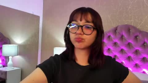 Snapshot of lilithbluum chatting on April 17, 2026, 11:46 am LilithBluum online show from April 17, 2026, 11:46 am