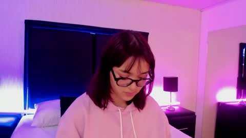 Snapshot of lilithbluum chatting on April 18, 2026, 11:25 am LilithBluum online show from April 18, 2026, 11:25 am