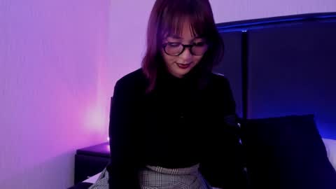 Snapshot of lilithbluum chatting on April 19, 2026, 6:10 pm LilithBluum online show from April 19, 2026, 6:10 pm