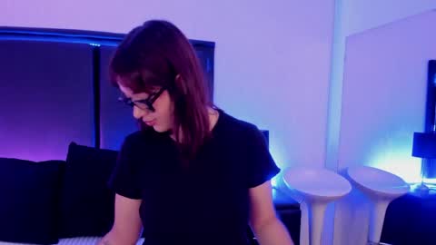 Snapshot of lilithbluum chatting on May 7, 2026, 6:13 pm LilithBluum online show from May 7, 2026, 6:13 pm