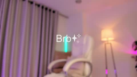 Lili  online show from December 17, 2024, 11:49 pm