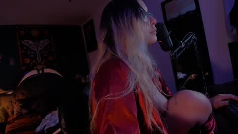 lilithmystic01 online show from January 24, 2025, 1:36 pm