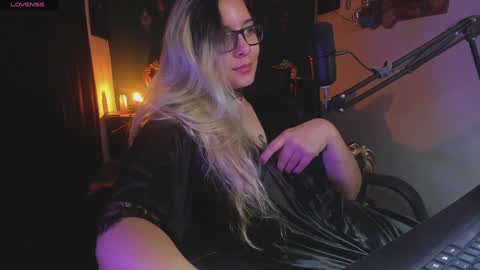 lilithmystic01 online show from February 5, 2025, 1:44 pm