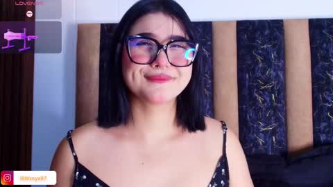 lilithnyx_x online show from May 18, 2026, 3:07 pm